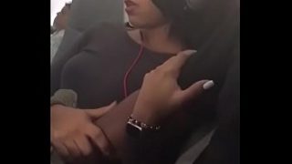 Passando a mão escondido