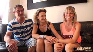 Mon marie me défonce le cul devant la voisine