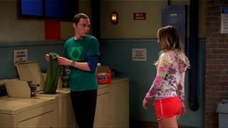 The Big Bang Theory – Penny seduces Sheldon Cooper