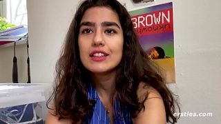 Hairy Amateur Babe Fingers that Pussy